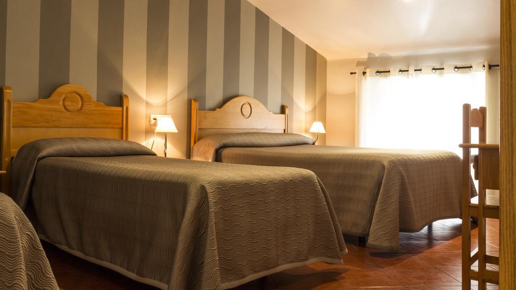 Family Room (4 Adults),654718428:JPEG